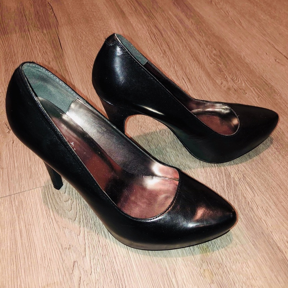 Black High Heels (Size 8)